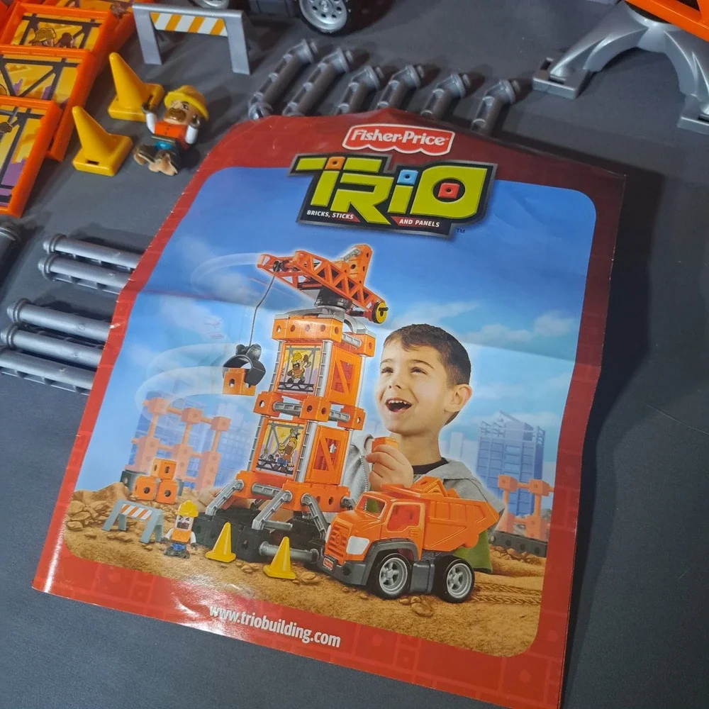 Fisher-Price TRIO Construction Set P6834 Dump‎ Truck Crane Blocks COMPLETE